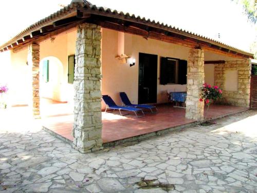 Фотография гостевого дома Casa Vacanza Ondablu CaseSicule, on the Beach with big Veranda and Wifi