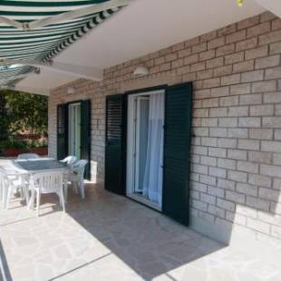 Фотографии гостевого дома 
            Apartments by the sea Pisak, Omis - 1010