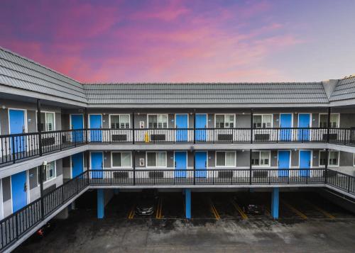 Фотография гостиницы Hollywood Inn Express LAX