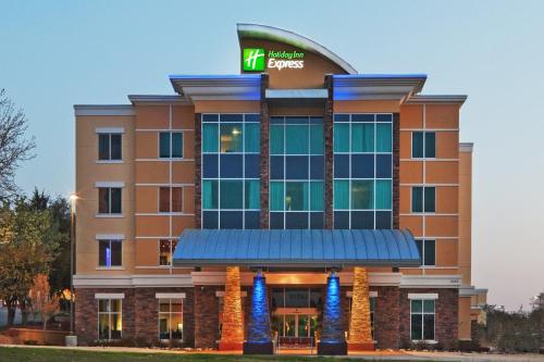 Фотография гостиницы Holiday Inn Express & Suites North Dallas at Preston, an IHG Hotel