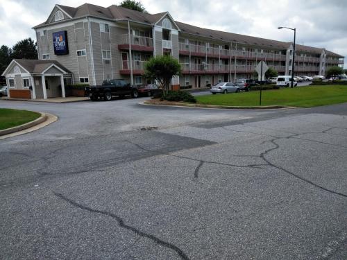 Фотография гостиницы InTown Suites Extended Stay Athens GA - University of Georgia
