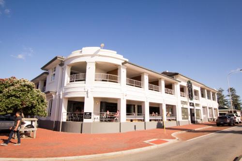 Фотография гостиницы Cottesloe Beach Hotel