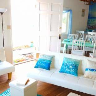 Фотографии гостевого дома
Oceano: Short walk to beach, 4 br, 2 bath, private house! Across street from park & pond