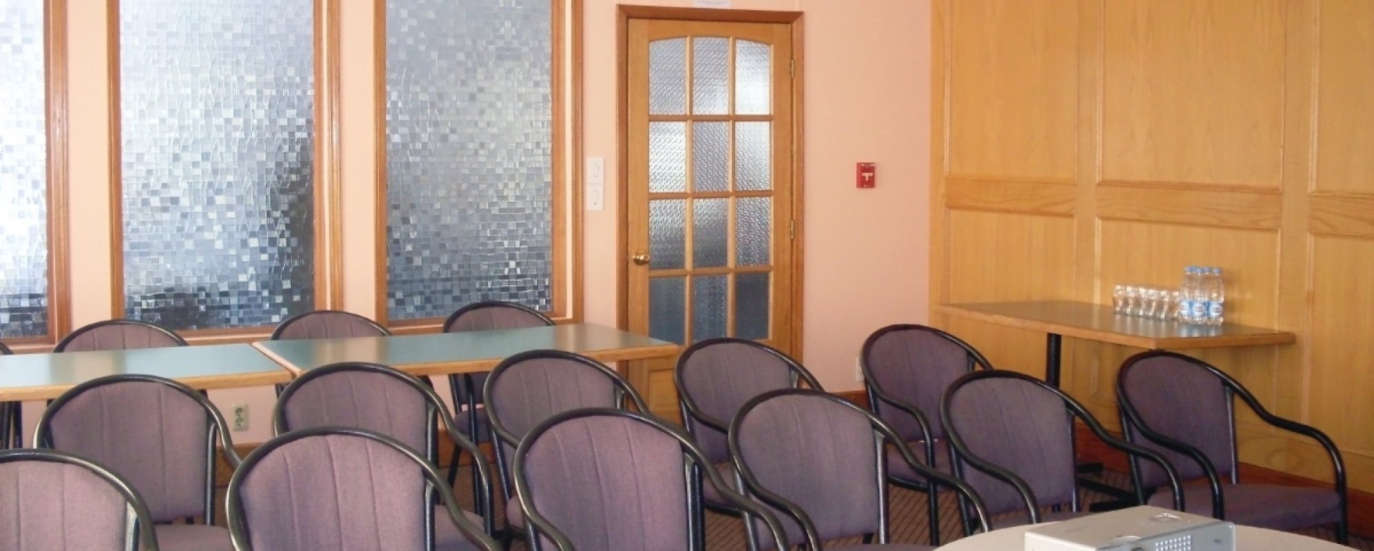 Фотографии комнаты для переговоров Альберта