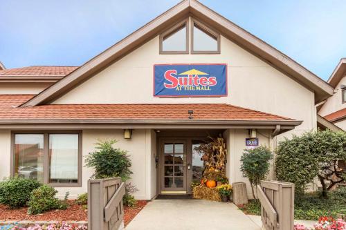 Фотография гостиницы Arbor Suites at the Mall