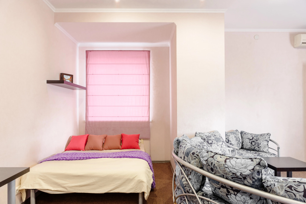 Фотография квартиры Апартаменты в Центре На 1 Линии с Видом на Крейсер Михаил Кутузов Море и Форумную Площадь от LetoAрart