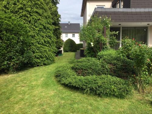 Фотография гостевого дома Entire house, quiet city location, garden, parking