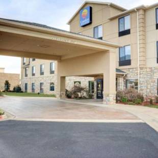 Фотографии гостиницы 
            Comfort Inn & Suites Russellville I-40