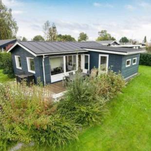 Фотографии гостевого дома
Three-Bedroom Holiday home in Hejls 22