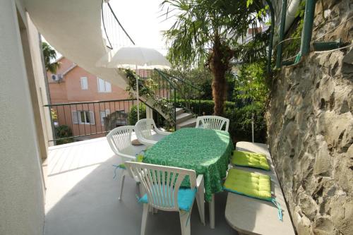 Фотография гостевого дома Apartments by the sea Podgora, Makarska - 6664