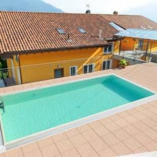 Фотографии гостевого дома
2 bedrooms house with lake view shared pool and furnished balcony at Vercana 2 km away from the beach