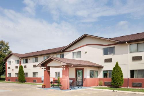 Фотография мотеля Super 8 by Wyndham Washington/Peoria Area