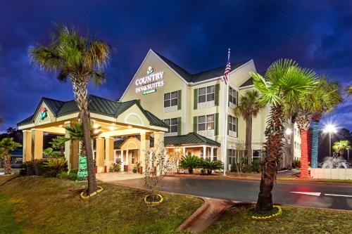 Фотография гостиницы Country Inn & Suites by Radisson, Hinesville, GA