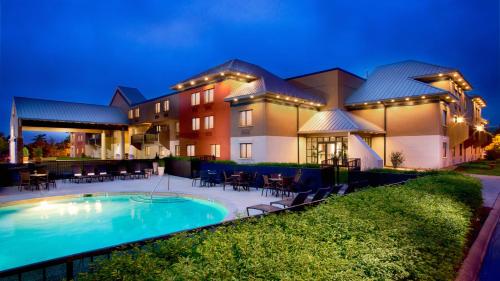 Фотография гостиницы Holiday Inn Express Nashville Airport, an IHG Hotel