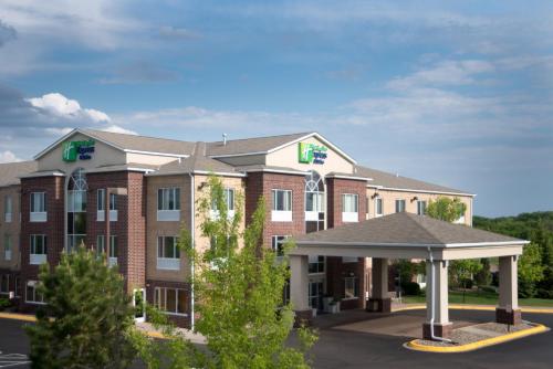 Фотография гостиницы Holiday Inn Express Hotel & Suites Chanhassen, an IHG Hotel