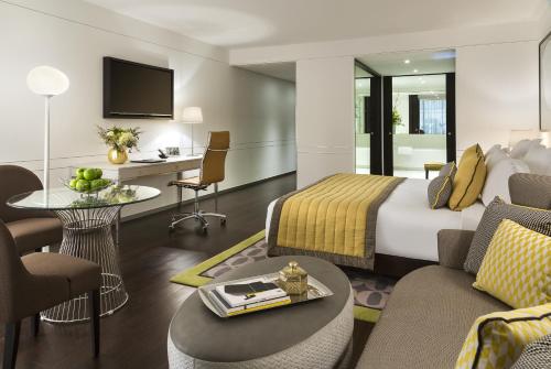 Фотография гостиницы La Clef Tour Eiffel Paris by The Crest Collection