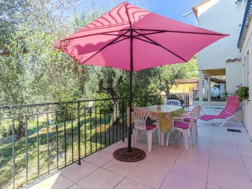 Фотография гостевого дома Snug Holiday Home with Terrace, Garden, Garden Furniture