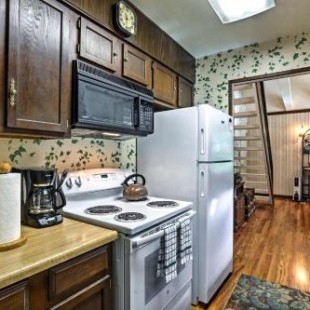 Фотография гостевого дома Rustic Riverfront Truckee Cabin with Deck and View!