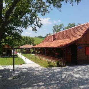 Фотографии гостевого дома
Pod orehom drvena kuća i sauna