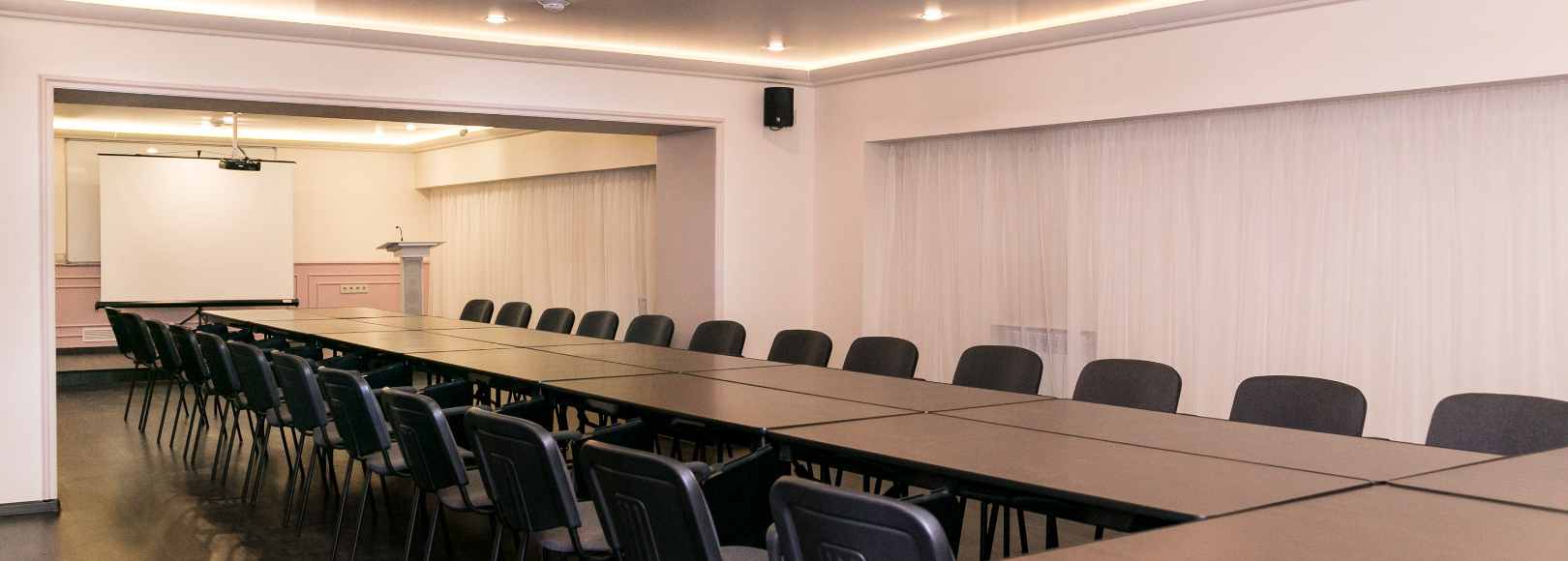 Фотография конференц-зала Русь