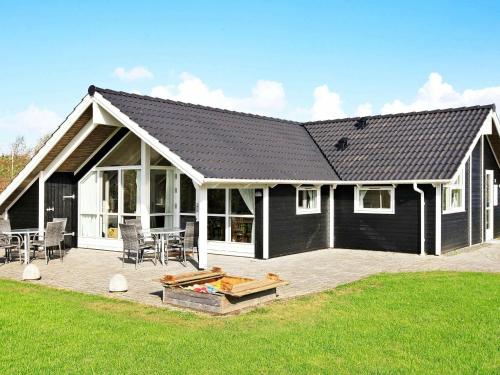 Фотография гостевого дома Three-Bedroom Holiday home in Hemmet 23