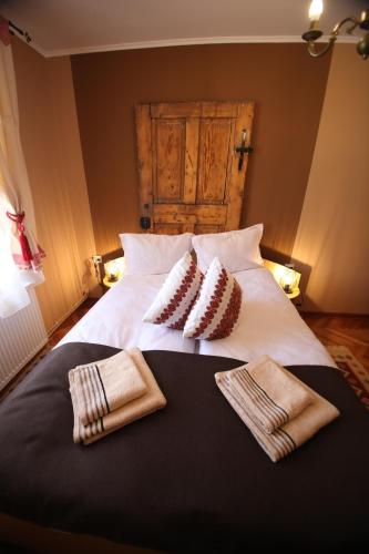 Фотография гостевого дома Casa Cu Usi - House of Doors