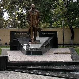 Фотография Памятник А.П. Платонову