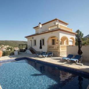 Фотографии гостевого дома
Luxurious Holiday Home In Alcanali with Pool