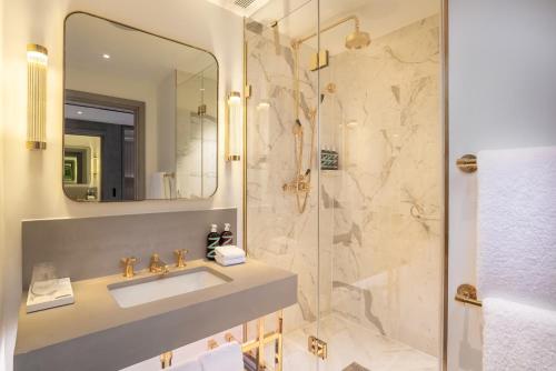 Фотография гостиницы Hart Shoreditch Hotel London, Curio Collection by Hilton