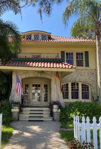 Фотография мини отеля Ms. Maggie's South Country Inn