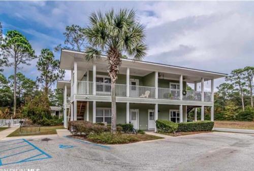 Фотографии апарт отеля
Condo w Pool near beaches, dining, shopping, etc