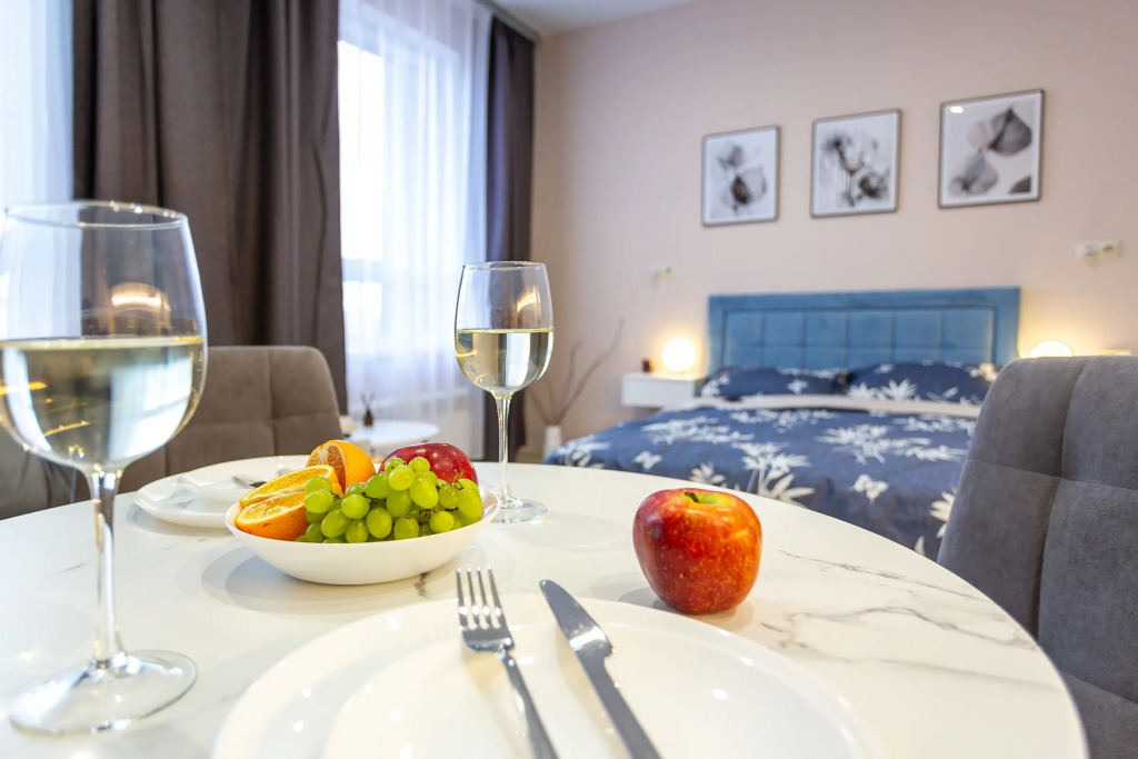 Фотография квартиры Апартаменты LikeHome Life Спартак - Просторная Трехместная Студия с Кухней