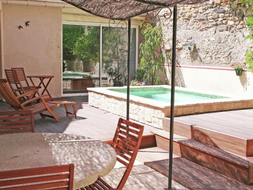 Фотография гостевого дома Beautiful Holiday Home in Cazouls-d'Herault with Pool