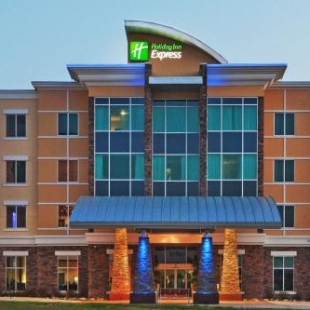 Фотография гостиницы Holiday Inn Express & Suites North Dallas at Preston, an IHG Hotel