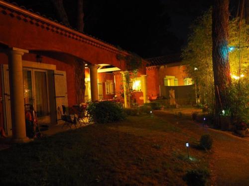 Фотография мини отеля La Bastide des Pins