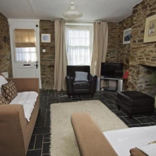 Фотография гостевого дома Bumblebee Cottage