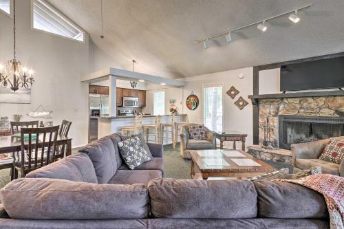 Фотографии гостевого дома
Lake-View Margaritaville Home Hot Tub and Fire Pit!