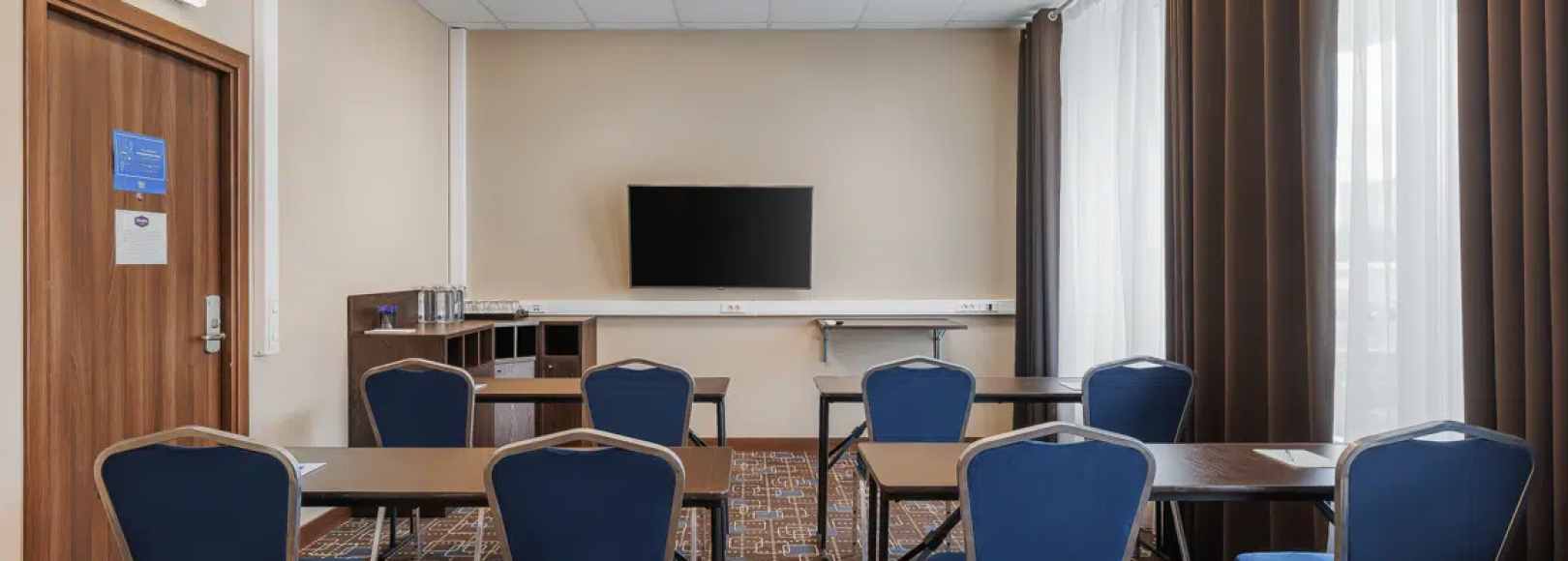 Фотография комнаты для переговоров Бирюза