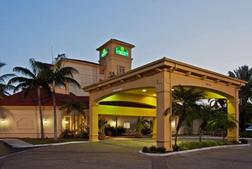 Фотография гостиницы La Quinta by Wyndham Miami Airport West