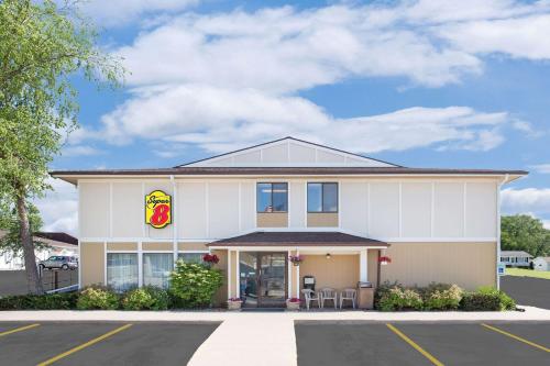 Фотография гостиницы Super 8 by Wyndham Beaver Dam