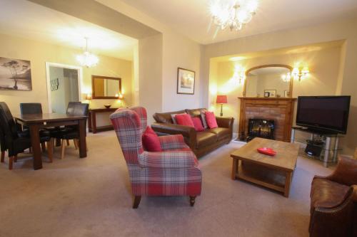 Фотография гостевого дома Old Bakers Cottage ground floor apartment centrally located in Grasmere with patio area
