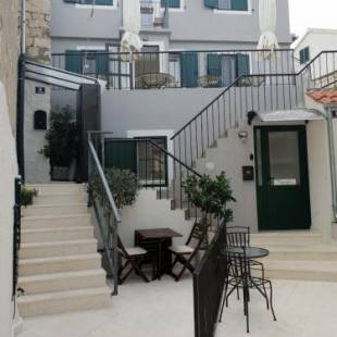 Фотографии мини отеля
Golden B&B