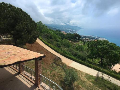 Фотография гостевого дома Beautiful Farmhouse in Cetraro with Terrace