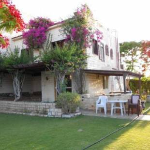 Фотографии гостевого дома
5 bedrooms house at Markaz Al Alamein 700 m away from the beach with shared pool enclosed garden and wifi