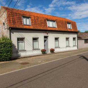 Фотографии гостевого дома
Spacious Mansion with Private Garden by Forest in Kruiskerke