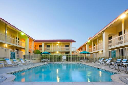 Фотография гостиницы La Quinta Inn & Suites by Wyndham Lewisville
