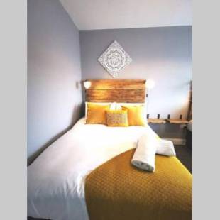 Фотографии гостевого дома
Book Now - TV in Every Bedroom!