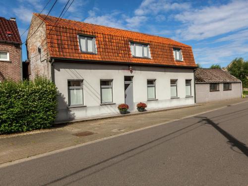 Фотография гостевого дома Spacious Mansion with Private Garden by Forest in Kruiskerke