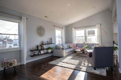 Фотография гостевого дома Modern Luxury Family Getaway Near Beach + Casinos