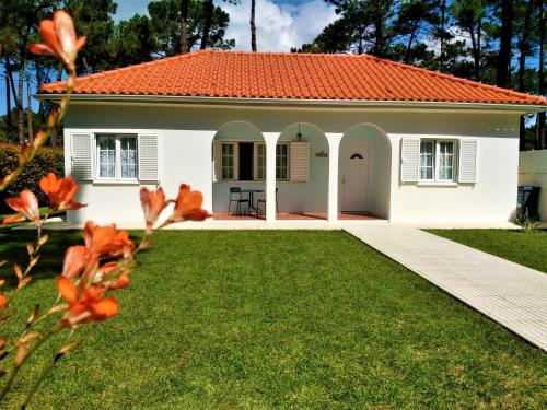 Фотографии гостевого дома 
            CASA AROEIRA - Beach bungalow near Lisbon